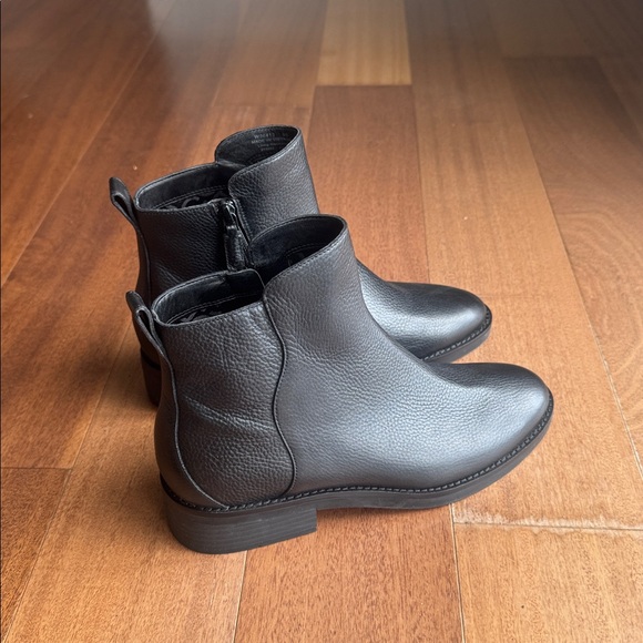 Cole Haan Black Leather Women’s Ankle Boots size 9 - Picture 2 of 10